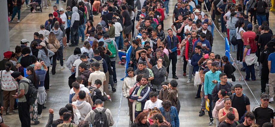 Χιλιάδες αιτήσεις μεταναστών για νομιμοποίηση στην Ισπανία