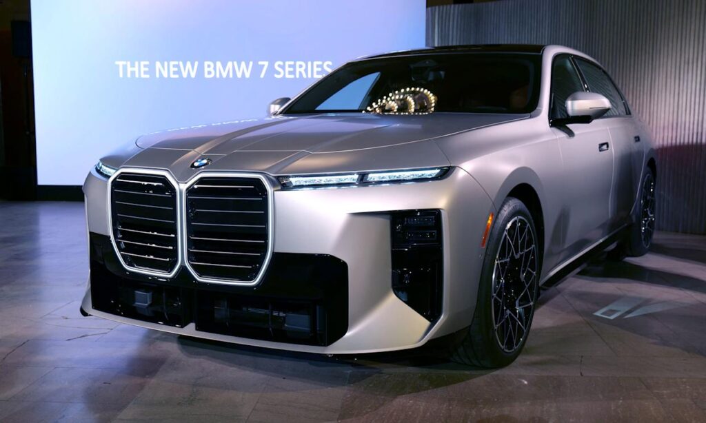2027 BMW i7