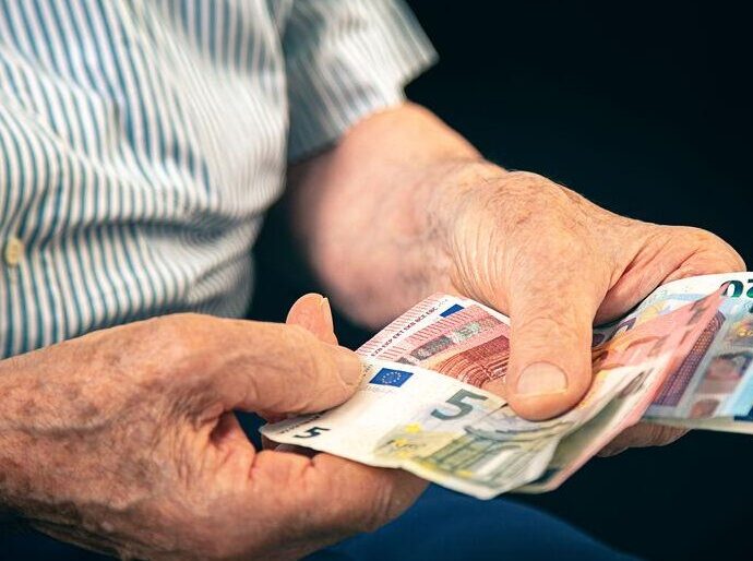 Επίδομα 300 ευρώ